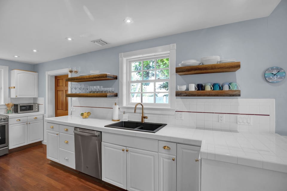 Chefs Kitchen with Dishwasher and Double Sink