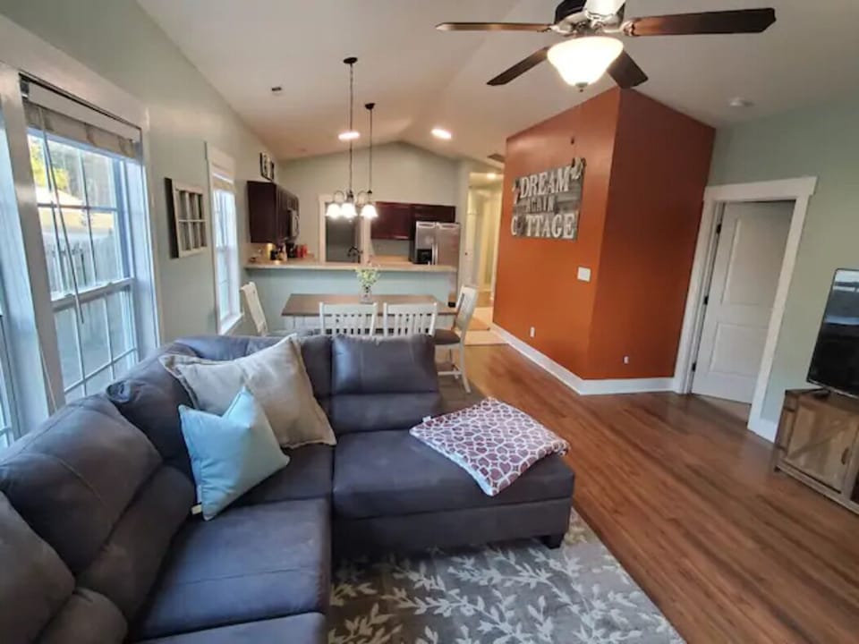 Living Room Into Kitchen
