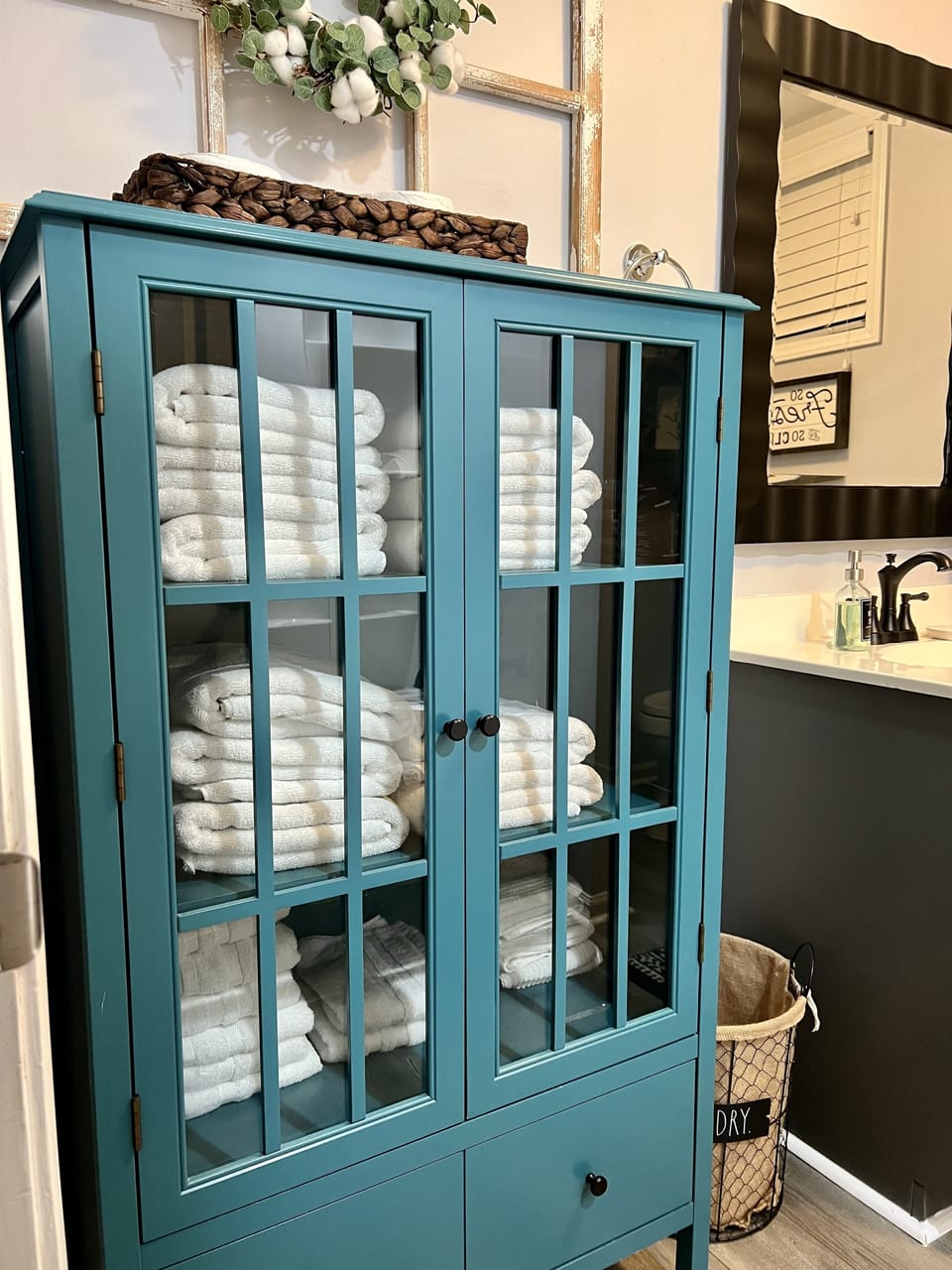 All bath linens supplied