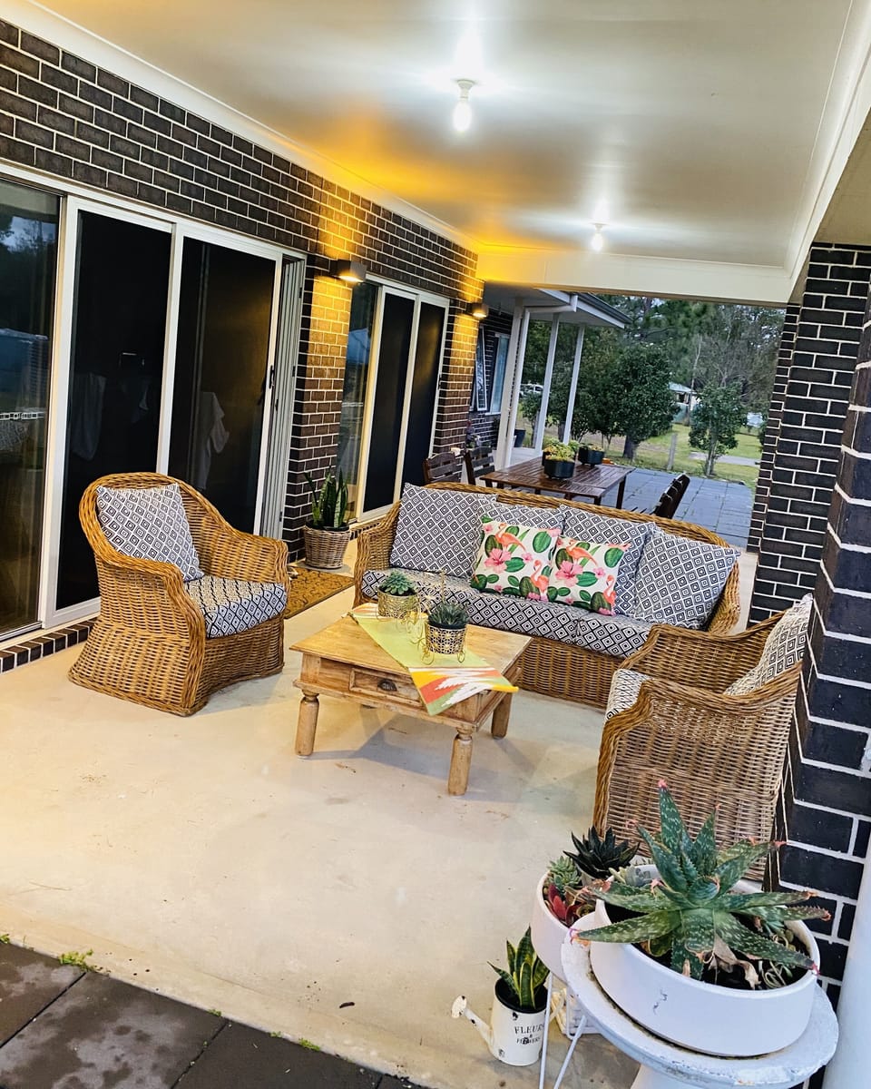 stay in the alfresco all day and watch the kangaroos and the mountains 
