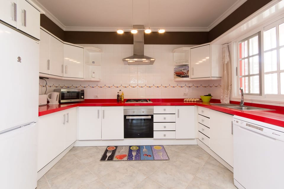 3 bedroom villa kitchen
