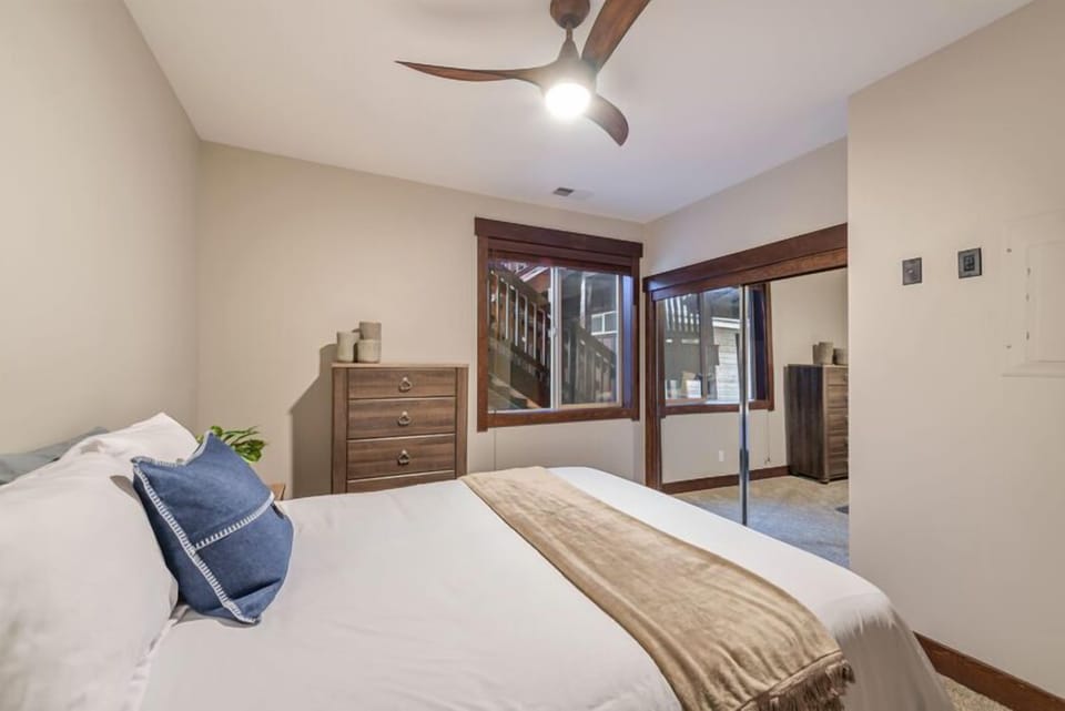 Queen bedroom