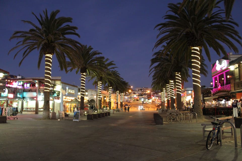 The Hermosa Pier and nightlife is only steps from the rental. 