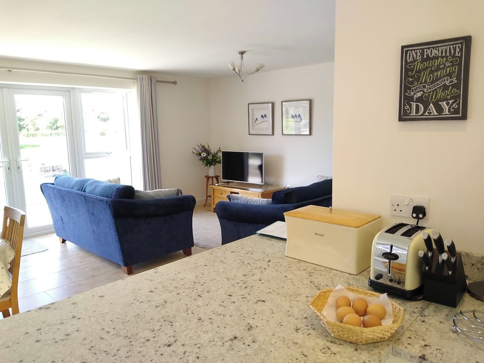 Open plan living space | Manor Farm Cottage, Hampton in Arden