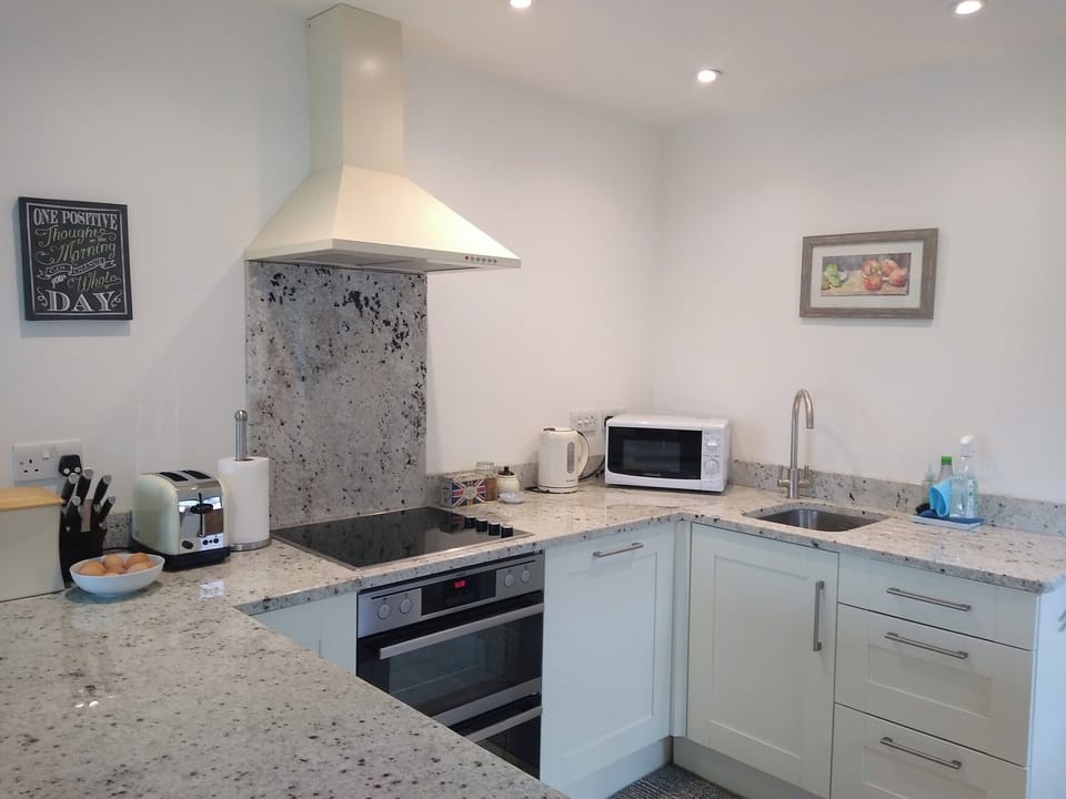 Kitchen | Manor Farm Cottage, Hampton in Arden
