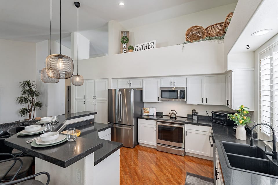 Kitchen: NEW Appliances + Slab Granite