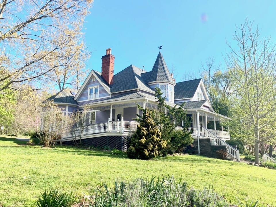 The surrounding historic neighborhood has amazing architecture.