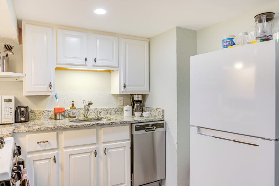 Kitchen | Single-Story Apartment | Basement Unit | Baseboard Heating