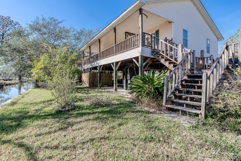 Welcome to 16618 White Lane - This home is ready to host your next getaway. Perfect for someone who wants to enjoy a relaxing vacation off the grid but still have access to food and entertainment in just a short few minutes drive