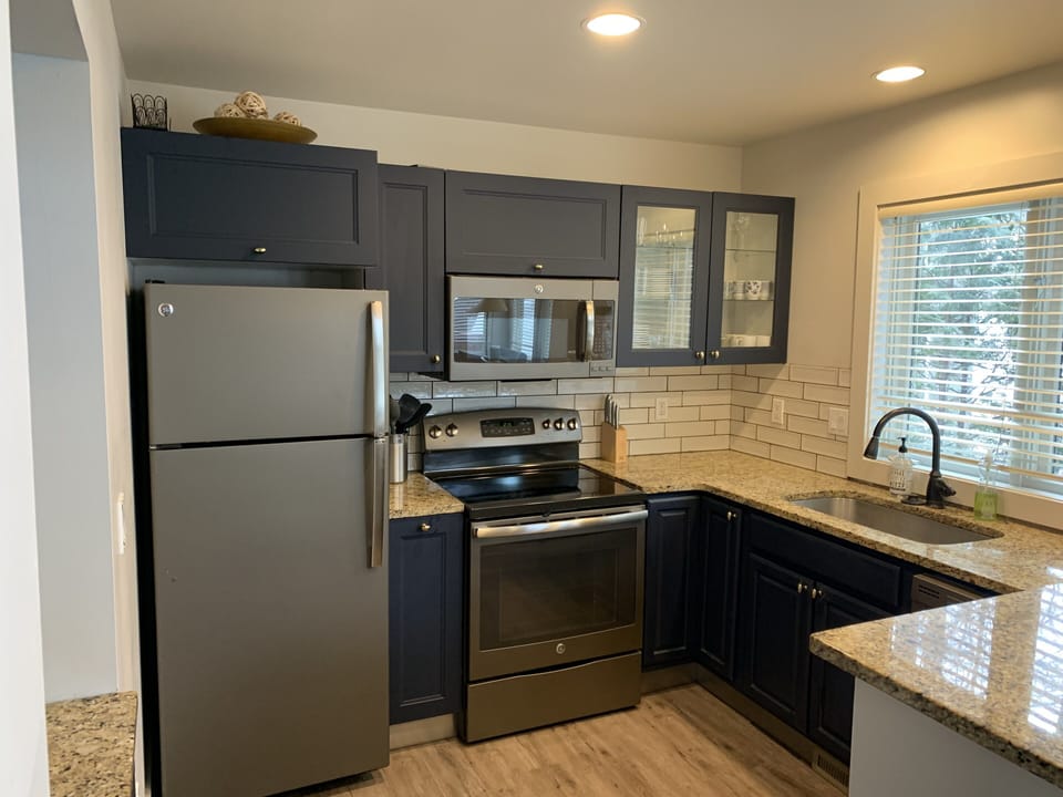 Upper kitchen fully stocked with everything you need. 