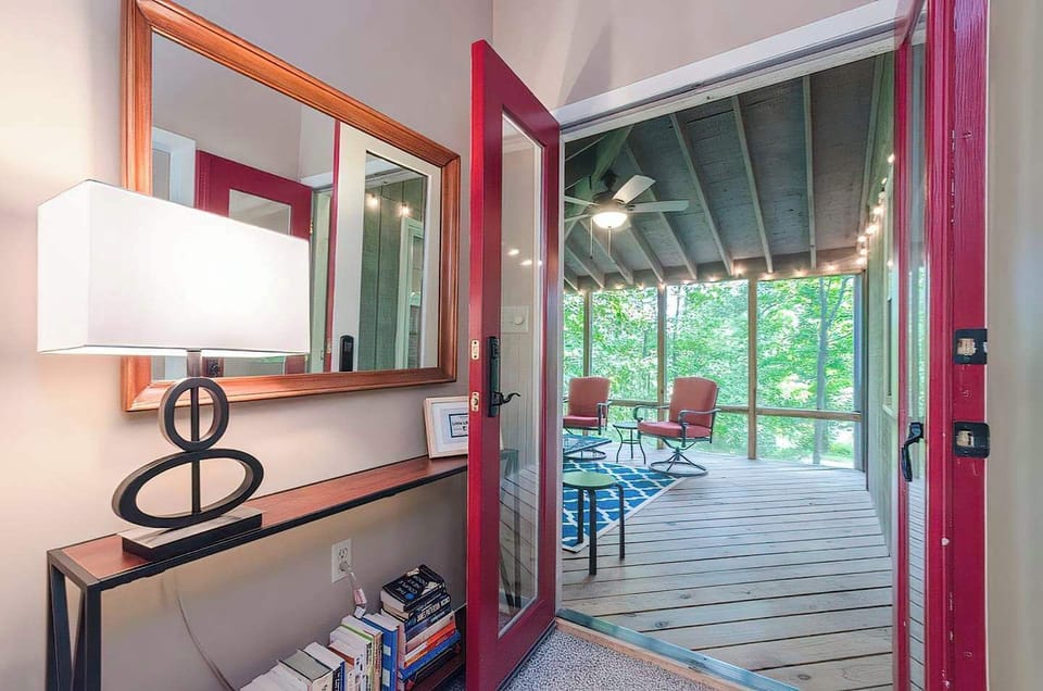 Enjoy the spacious screened in porch with your group