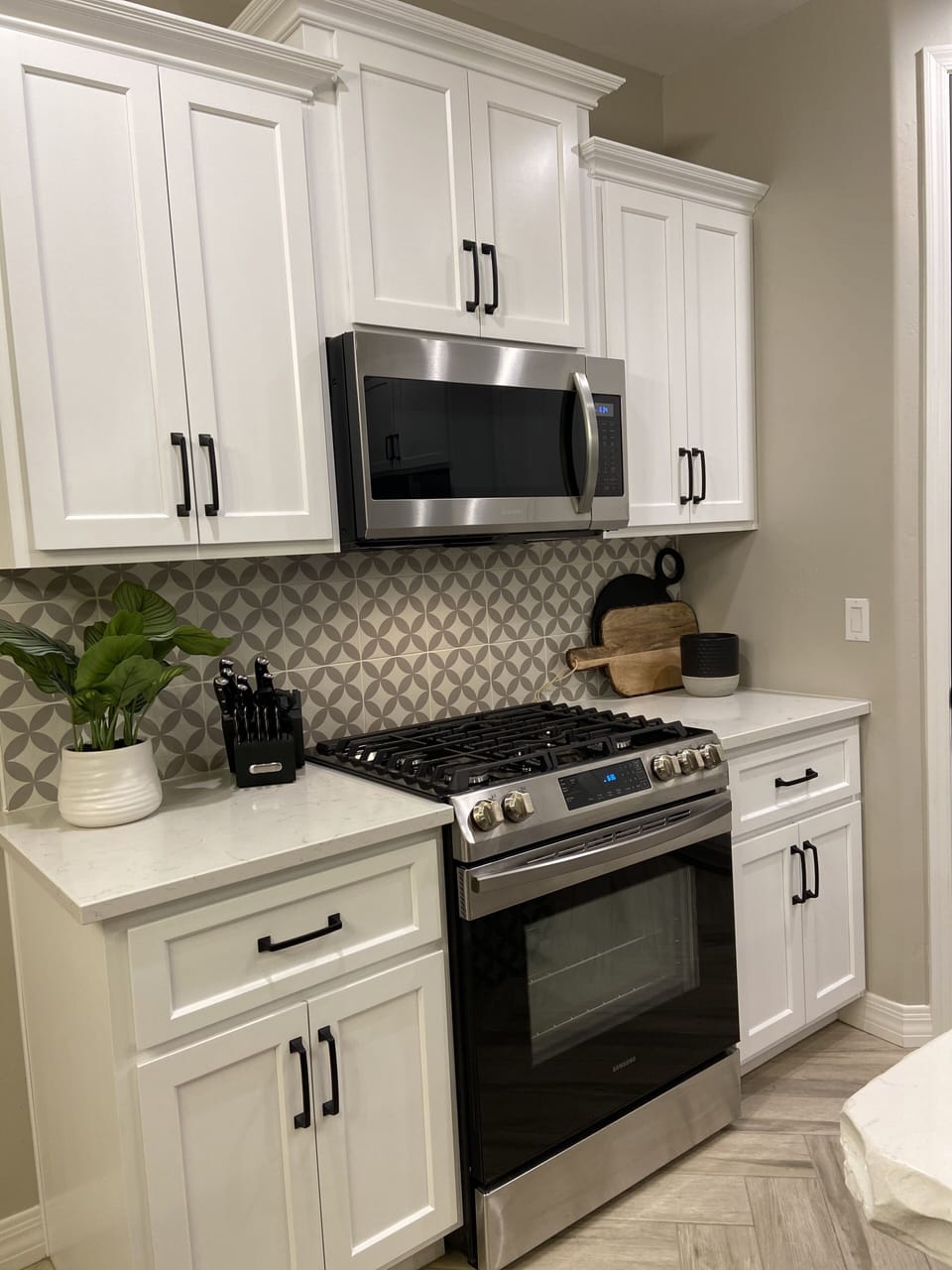 Stovetop/oven/microwave