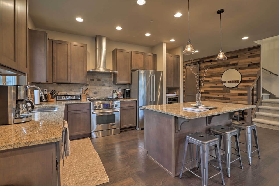 Fully Equipped Kitchen | Dishware & Silverware | Complimentary Spices