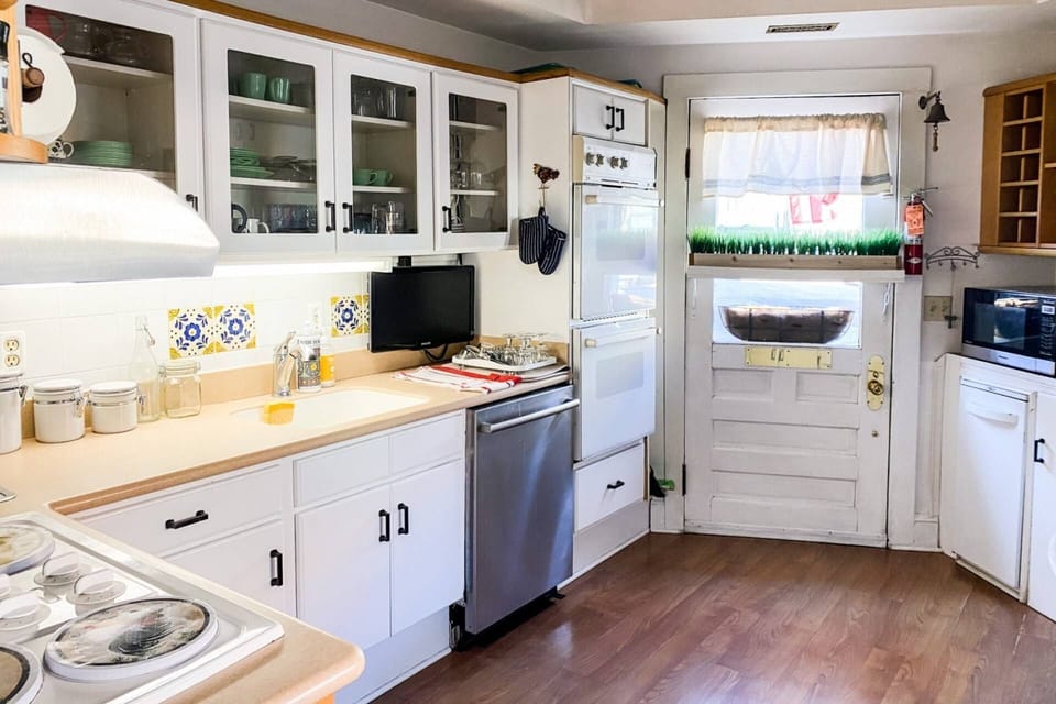 The gourmet kitchen