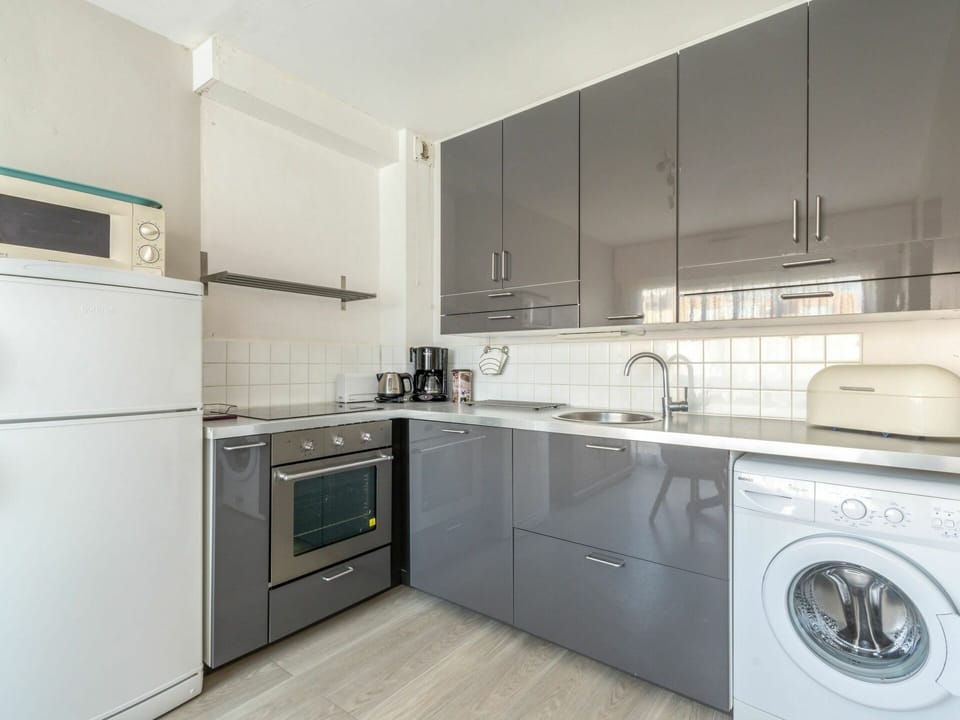 Countertop, Cabinetry, Building, Kitchen Appliance, Kitchen Stove, Tap, Kitchen, Cooktop, Sink, Home Appliance