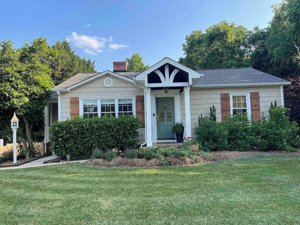 You’ll know you’re at the right place when you see our home (shown here).  Just walk down the driveway and through the breezeway.  