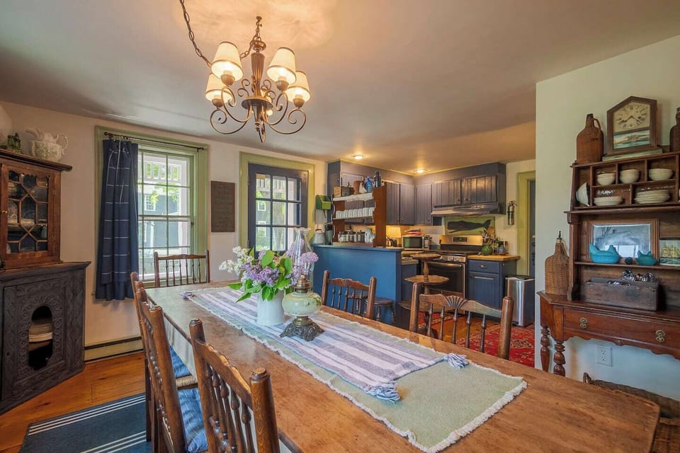 This picture shows where the kitchen is to the dining area~ it's open and inviting to one another. 