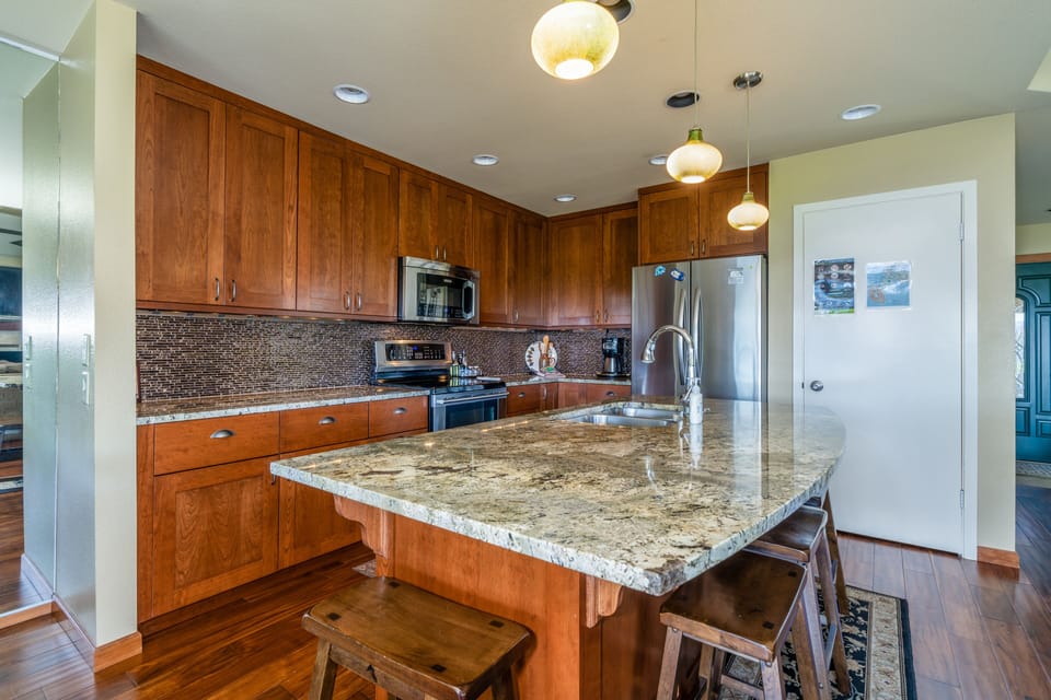 Fully equipped kitchen with high end upgrades