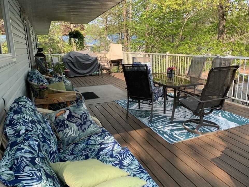 Back deck eating, relaxing and BBQ