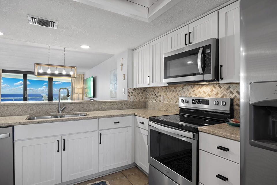 Edgewater 1500 Kitchen Alt 2