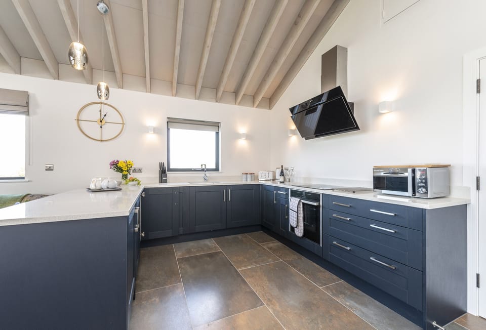 Bramble, Ansty: The bright and well equipped kitchen