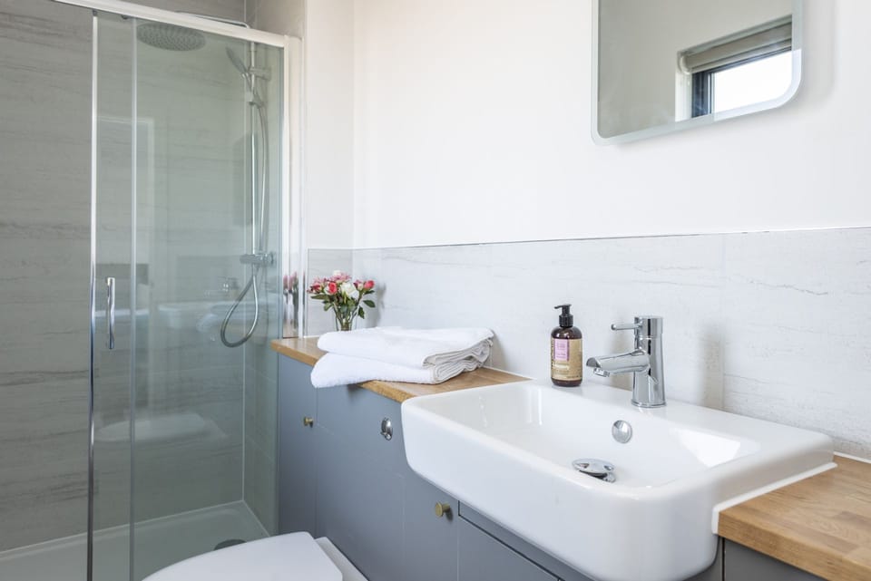 Dorset Eco Retreats, Ansty: High quality shower rooms in each property