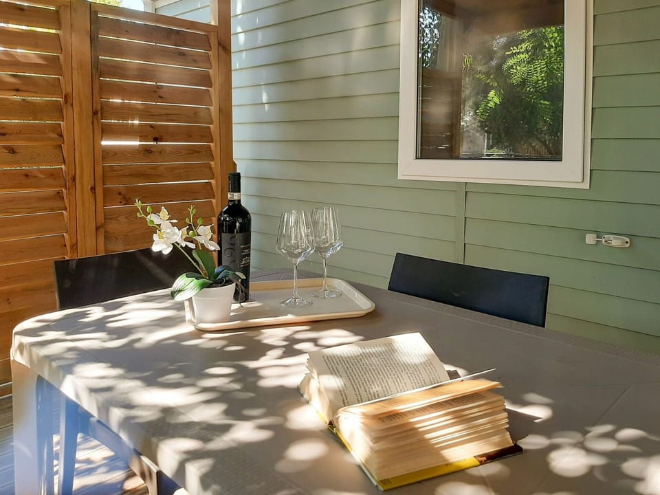 Table, Plant, Building, Furniture, Wood, Tree, Shade, Lighting, Interior Design, Window