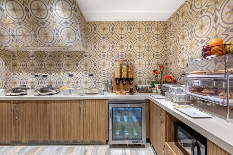 Start mornings with easy snacks and drinks at the kitchenette.
