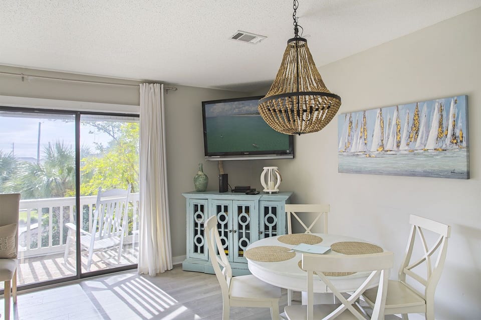 20-Beachwood-Villas-8F-Dining
