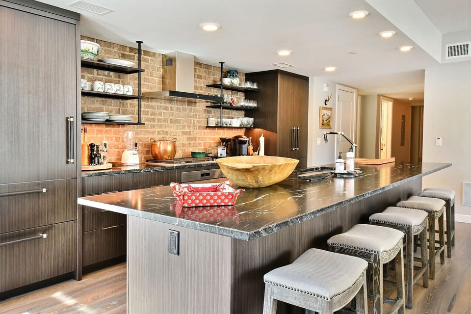Large Gourmet Kitchen