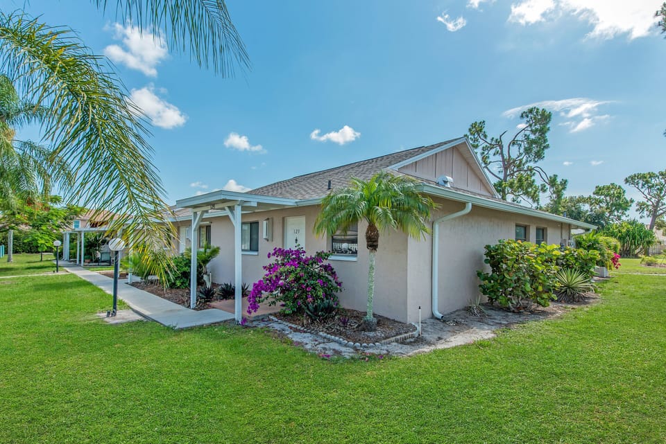 PV129 - This welcoming Florida villa is just 3 miles from the gorgeous white sandy beaches of Bonita Beach and Barefoot Beach!