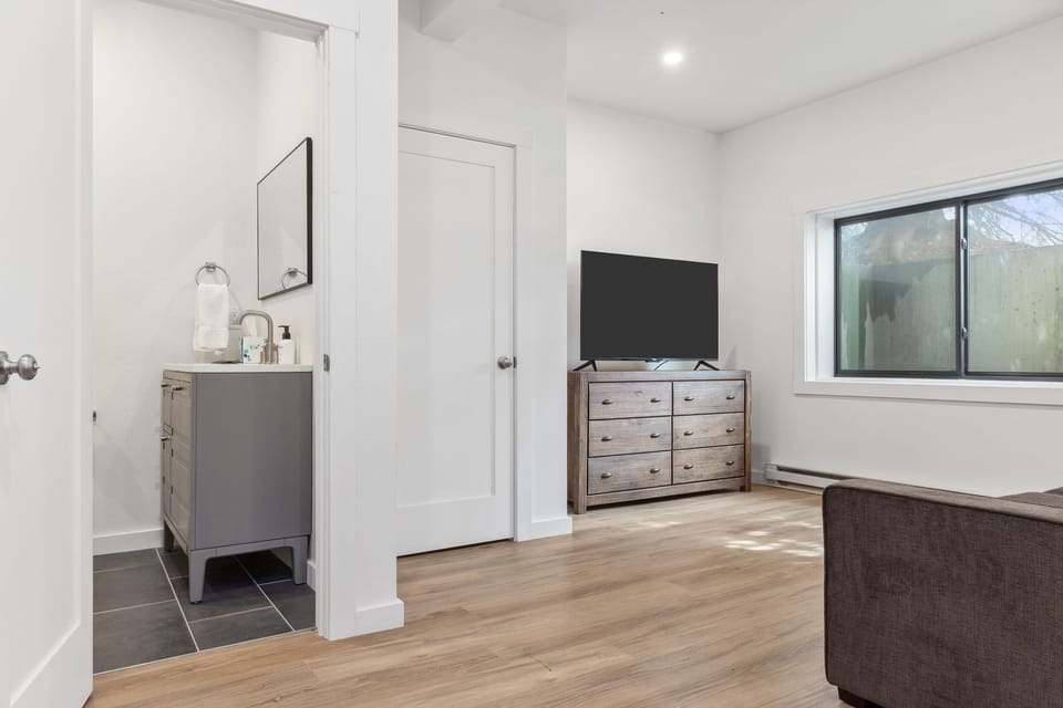 Downstairs Bedroom / Living Area