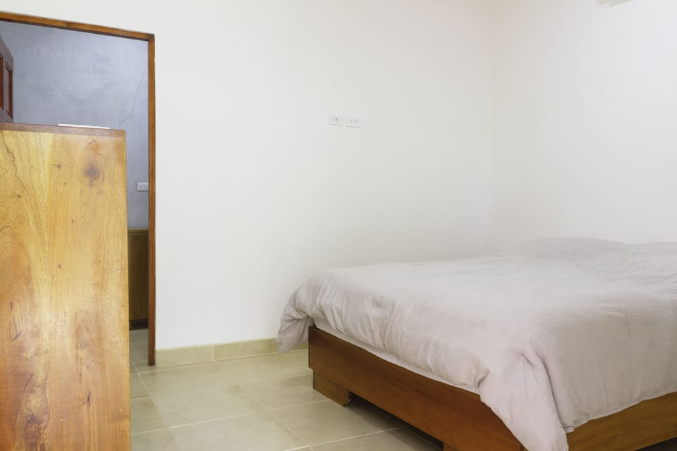 Bedroom 6 with ensuite bath