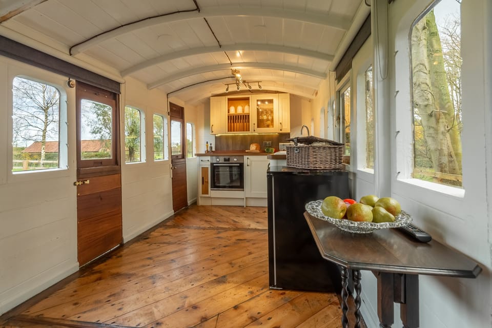 Ground floor: Inside the carriage