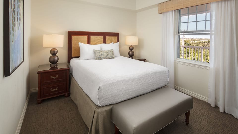 Guest bedroom features a Queen size bed.