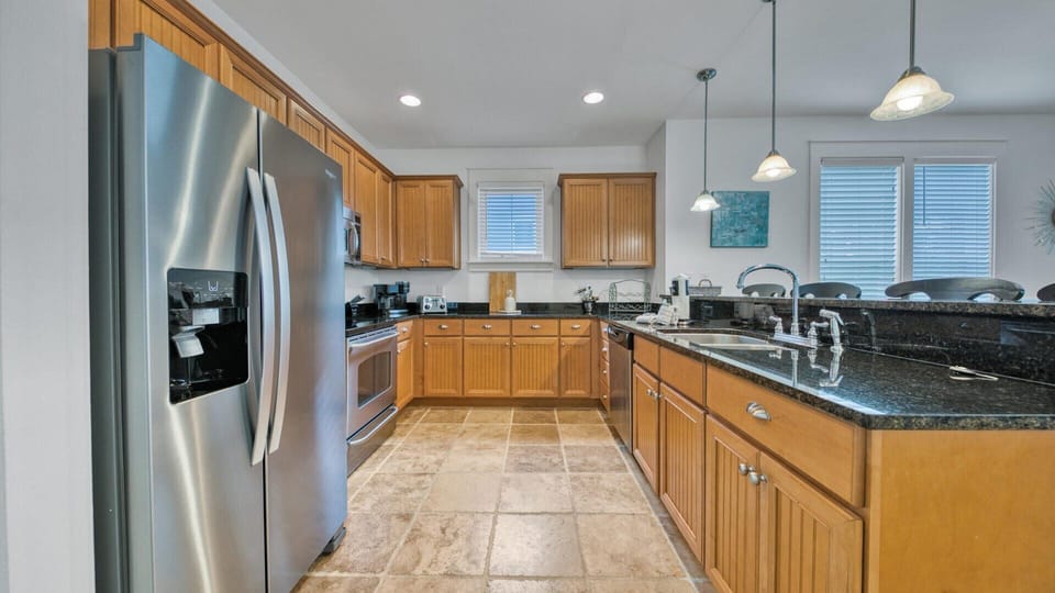 Kitchen & Dining