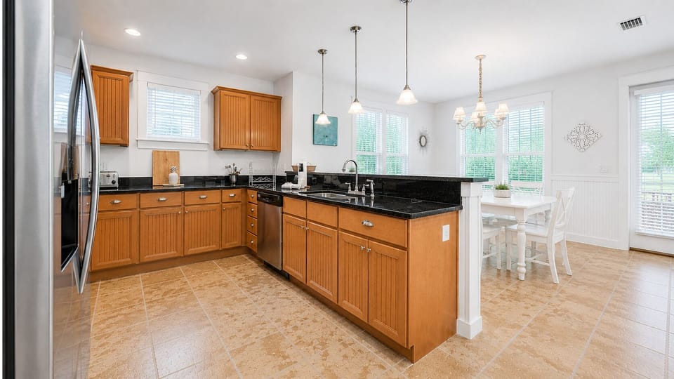 Kitchen & Dining