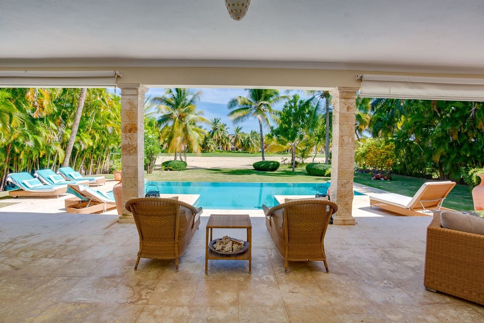 Outdoor Living with golf views