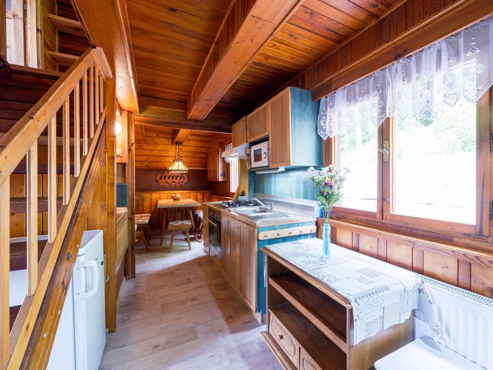 Property, Furniture, Table, Building, Wood, Interior Design, Wood Stain, Floor, Flooring, Beam