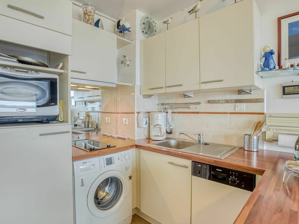Property, Room, Major Appliance, Laundry Room, Kitchen, Cabinetry, Furniture, House, Building, Home Appliance