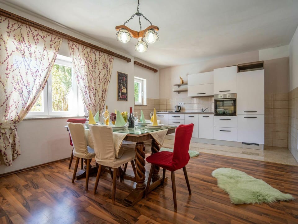 Property, Furniture, Table, Chair, Wood, Interior Design, Lighting, Flooring, Floor, Laminate Flooring