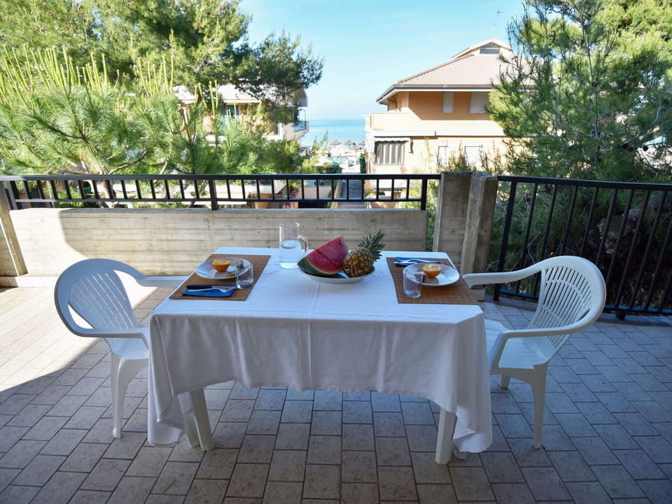 Property, Furniture, Table, Patio, House, Home, Outdoor Table, Real Estate, Backyard, Room