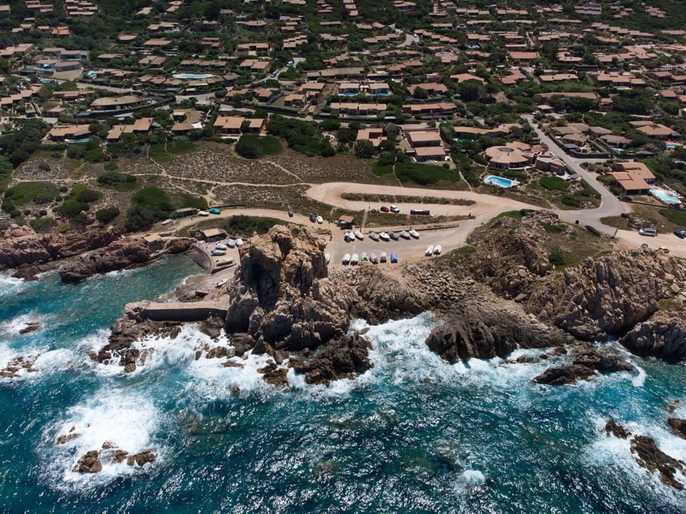 Water, Water Resources, Natural Landscape, Coastal And Oceanic Landforms, Landscape, Wind Wave, Sky, Urban Design, City, Headland