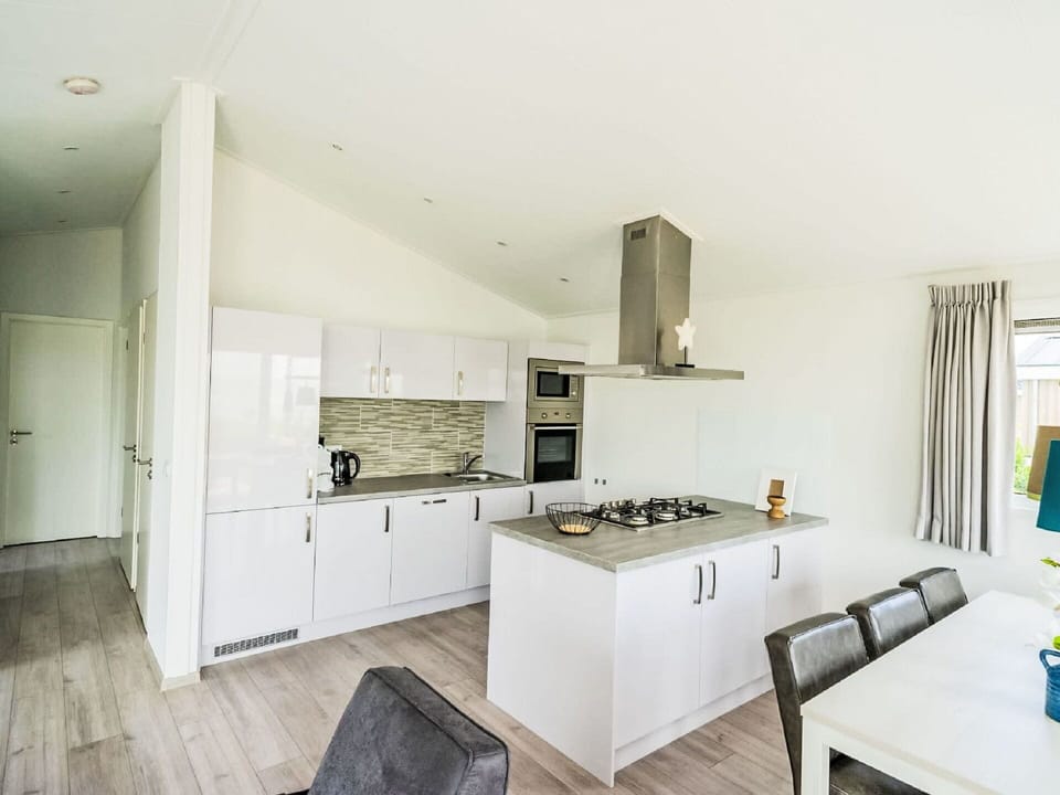Property, Cabinetry, Wood, Interior Design, Flooring, Floor, Kitchen, Building, Hardwood