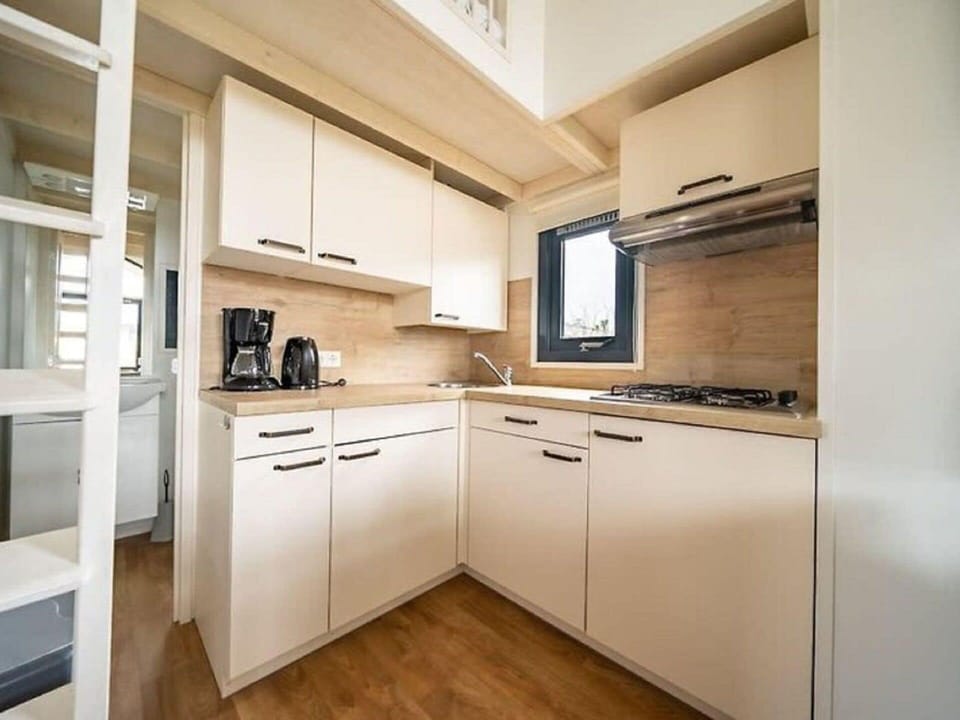 Countertop, Cabinetry, Furniture, Building, Kitchen Appliance, Kitchen, Kitchen Stove, Wood, Interior Design, Flooring