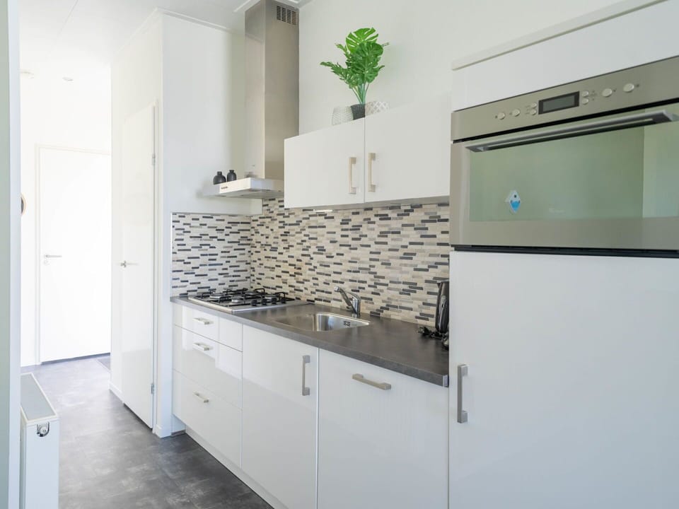 Room, Property, Kitchen, Countertop, Tile, Furniture, Interior Design, Cabinetry, Floor, Wall