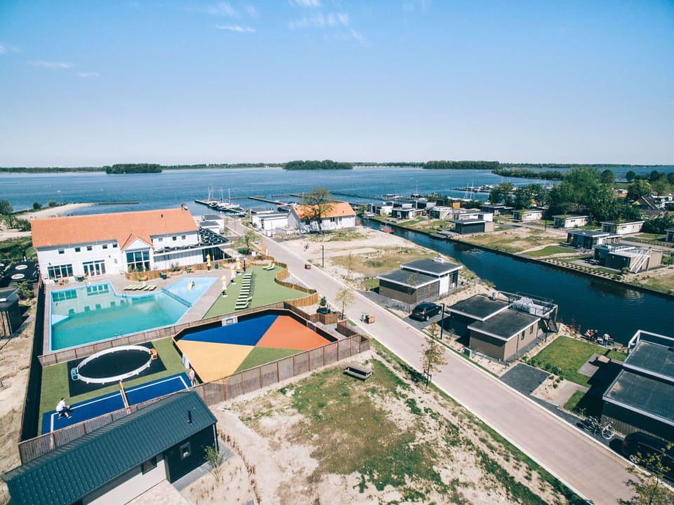 Water, Sky, Lake, Coastal And Oceanic Landforms, Plant, Urban Design, Building, Cloud, Residential Area, Dock