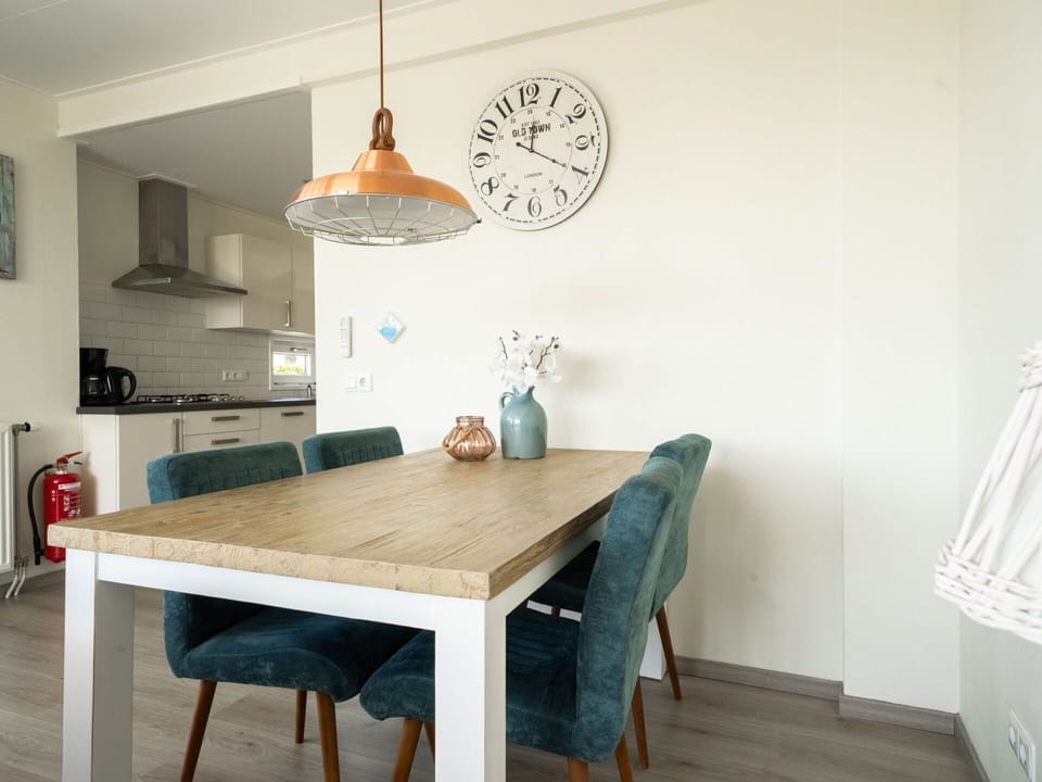 Room, Furniture, Property, Table, Dining Room, Interior Design, Floor, Turquoise, Wall, Ceiling