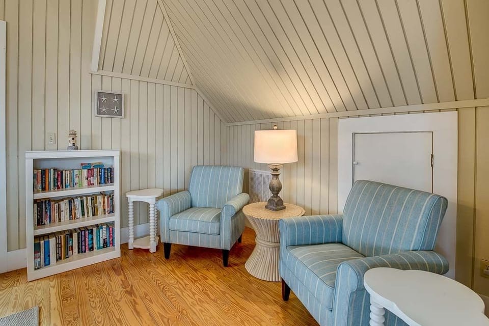 Top-Level Additional Sitting Area