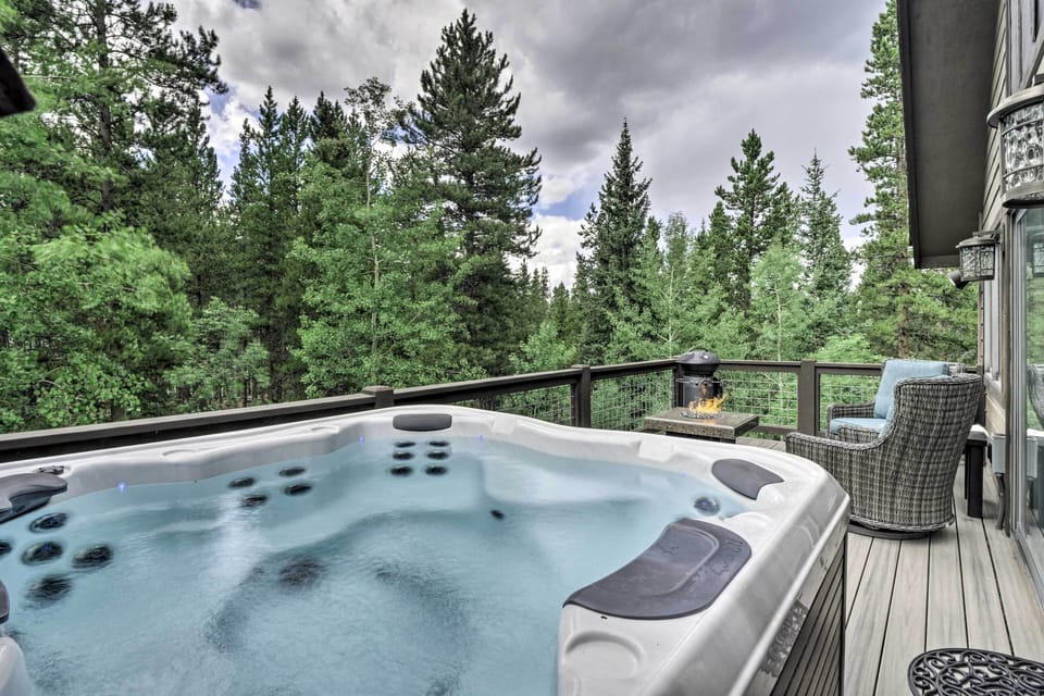 Deck | Fire Pit | Hot Tub